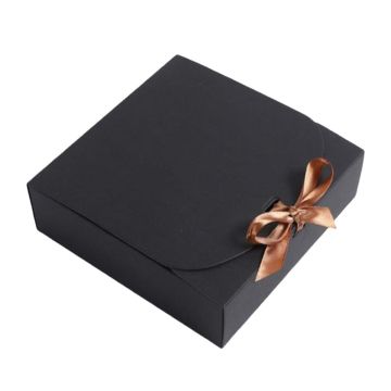 Тънка картонена подаръчна кутия с панделка - 24x24x6 см - Комплект от 5 бр