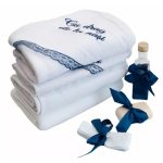 Trusou Botez cu 7 piese personalizat cu broderie - Cu drag de la Nasi - ALB - BLEUMARIN - imagine 2